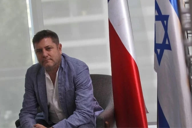 Cancillería entrega nota de protesta a embajador de Israel en Chile