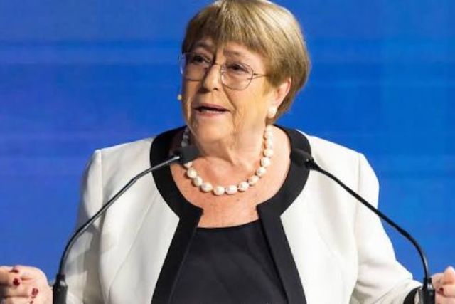 Bachelet vuelve al centro de la escena política con encuentro opositor