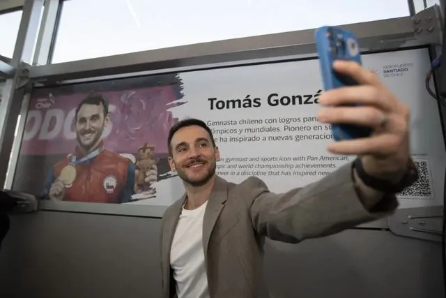 Aeropuerto de Santiago inaugura galería en homenaje a chilenos destacados