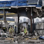 Rusia golpea gasolineras de Kiev y busca frenar la actividad económica
