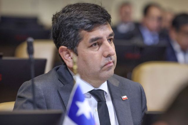 Diputado Valenzuela denuncia ataque a vehículo fiscal y apunta a posible amedrentamiento