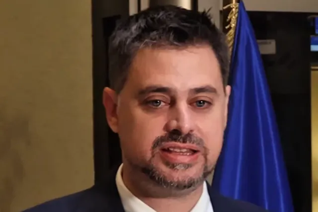 Daniel Manouchehri