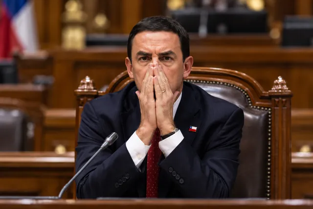 Rabat enfrenta acusación y crece presión oficialista