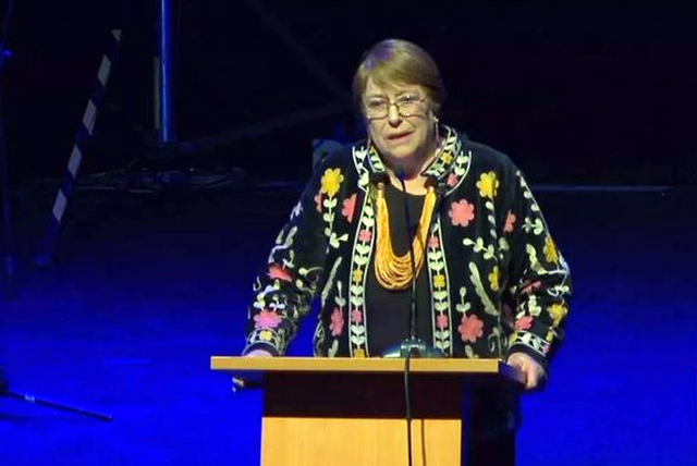 Bachelet en acto de desagravio: «Voy a seguir aquí, aportando»