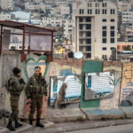 Israel bloquea accesos a Hebrón y desplaza a casi 500 familias palestinas