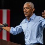 Barack Obama sale a criticar con dureza a Trump y su gobierno