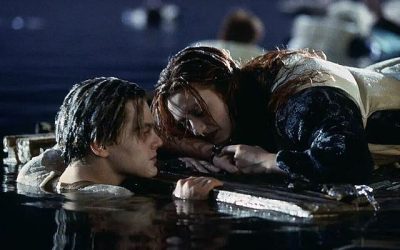 El pasado fin de semana se celebró una subasta histórica que capturó la atención de entusiastas del cine en todo el mundo. En esta ocasión, se puso a la venta un objeto icónico utilizado en la filmación de Titanic, la legendaria obra de James Cameron estrenada en 1997: la emblemática puerta que permitió a Rose (interpretada por Kate Winslet) salvar su vida.