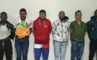 TOPSHOT - A handout picture released on August 10, 2023, by the Ecuadorian Police shows six Colombian men arrested in connection with the assassination of presidential candidate Fernando Villavicencio in Quito. Six people arrested in connection with the assassination of a popular presidential candidate in Ecuador, as well as one attacker who was shot dead, were all Colombians, police said Thursday. (Photo by Handout / Ecuadorian Police / AFP) / RESTRICTED TO EDITORIAL USE - MANDATORY CREDIT "AFP PHOTO / Ecuadorian Police" - NO MARKETING - NO ADVERTISING CAMPAIGNS - DISTRIBUTED AS A SERVICE TO CLIENTS