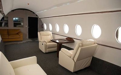 La llegada de las redes sociales ha transformado radicalmente nuestra forma de vida, convirtiendo la pantalla de nuestros teléfonos móviles en un escaparate de posibilidades sin precedentes, se viralizó el escenario que simulaba un jet privado para que los influencers se tomen fotos