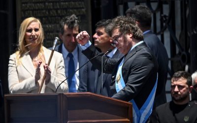 10/12/2023 Buenos Aires: El presidente Javier Milei afirmó que "hoy comienza una nueva era en la Argentina" y "damos por terminada una larga y triste historia de decadencia y declive, y comenzamos el camino de reconstrucción de nuestro país" desde las escalinatas del Congreso nacional, acompañado por la vicepresidenta Victoria Villarruel, sus funcionarios designados e integrantes de las delegaciones extranjeras, entre ellos el presidente de Ucrania, Volodimir Zelenski.
Licencia editorial válida solo para España y 3 MESES a partir de la fecha de la imagen, luego bórrala de tu archivo. Para uso no editorial y sin licencia, póngase en contacto con EUROPA PRESS.
POLITICA
Leo Vaca / Télam