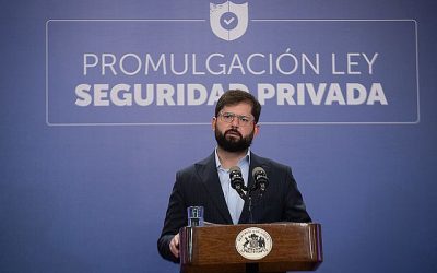Este jueves, el presidente Gabriel Boric promulgó la nueva Ley de Seguridad Privada, una iniciativa que busca fortalecer la institucionalidad y fomentar una colaboración entre los diversos actores involucrados en este ámbito.