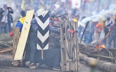 Ecuador suspende acuerdo de exención de visados con China y exigirá visas debido al aumento de migración irregular.