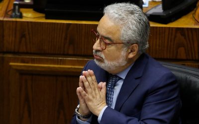 El 14 de noviembre del año pasado, Ciper reveló que el abogado Luis Hermosilla, apodado "el señor de los pasillos" por su influencia en el ámbito político y su constante asesoría en lugares como el Congreso o La Moneda, junto a la abogada Leonarda Villalobos y el empresario Daniel Sauer, discutieron sobre "armar una caja" para pagar a funcionarios del SII y de la CMF a cambio de información privilegiada.