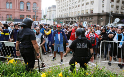 Protestas en Argentina logran posponer debate por ley Ómnibus