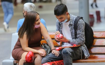 San Valentín, una fecha que celebra el amor y la conexión entre personas, suele generar la expectativa de hallar el obsequio perfecto que exprese nuestros sentimientos más profundos. Esta búsqueda a menudo conlleva una presión económica considerable.