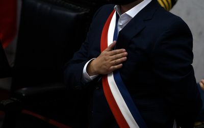 El gobierno del Presidente Gabriel Boric anunció que utilizará un veto en el proyecto de ley que busca realizar las elecciones municipales y regionales de octubre en dos días, con el fin de reponer en el texto la sanción por el incumplimiento del voto obligatorio, que fue desechada por falta de cuórum en el Senado.