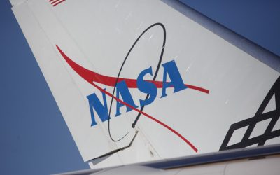 Dos astronautas están varados en el espacio