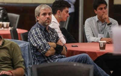 Familiares de víctimas del Estallido Social funan a exministro Blumel.