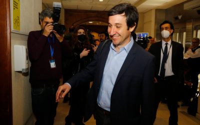 Desde el Congreso Nacional, Guillermo Ramírez, quien ha asumido recientemente la presidencia interina de la Unión Demócrata Independiente (UDI), lideró una conferencia en la que delineó los principales objetivos de su administración y comentó sobre la dimisión del anterior presidente de la colectividad, Javier Macaya.