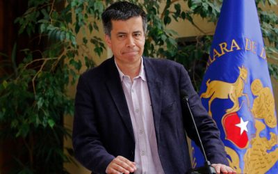 En el contexto actual, la participación de TVN como canal público en la nominación de un artista ha generado un debate en torno a la presentación de Peso Pluma. A pesar de su implicación en la organización y la Comisión correspondiente, la presión ejercida por diversos actores ha llevado a una reconsideración por parte de la cadena, alineándose con su papel fundamental como representante de la esfera pública.