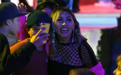 Durante la madrugada de este lunes, Nayadeth Neculhueque, conocida como "Naya Fácil" en el mundo digital, fue arrestada en Viña del Mar por su presunta implicación en un incidente de lesiones leves en un establecimiento nocturno.