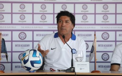 Iván Zamorano defiende a Bielsa de la Conmebol