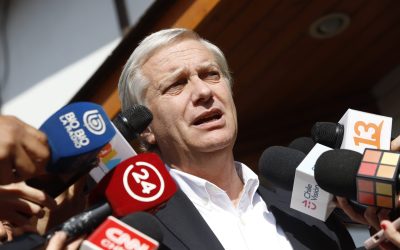 Kast inisiste en renuncia de Montes.