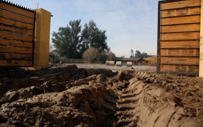 Debilitamiento de estructuras, producto del barro y la humedad
