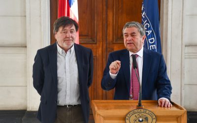 De izquierda a derecha, Ricardo Cifuentes, presidente  de la Cámara de Diputadas y Diputados y Juan Antonio Coloma, presidente del Senado.