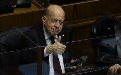 Batalla por Santiago: Insulza (PS) apoya una posible candidatura de Ismael Calderón.