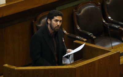 El diputado Juan Santana, miembro del Partido Socialista y presidente de la Comisión del Trabajo, hizo referencia a la controvertida reunión en la residencia del exalcalde Pablo Zalaquett, afirmando que después del encuentro "recordó su condición de lobista".