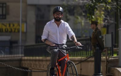 Boric: Subí el cerro en bicicleta "espero que al senador Macaya no le moleste".