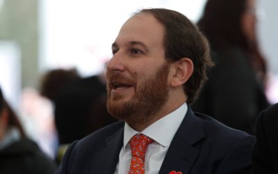 Con un video en el que comparte su diálogo con vecinos y muestra imágenes de su historia familiar, Maximiliano Luksic, hijo del empresario Andrónico Luksic, anunció su candidatura a alcalde de Huechuraba.