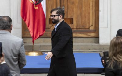 Gabriel Boric se reúne con ministro Cataldo para enfrentar crisis educacional en Atacama.