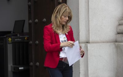 Ximena Rincón es acusada de volver coloquio académico un acto de campaña por el A Favor.