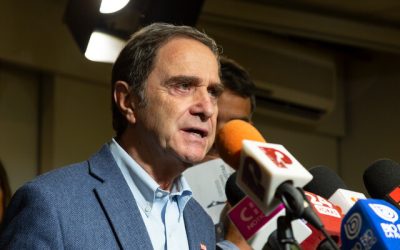 El exministro de Justicia Hernán Larraín, quien encabezó dicha cartera en el segundo mandato del presidente Sebastián Piñera, compareció el lunes ante la comisión investigadora de la Cámara de Diputados, encargada de examinar posibles irregularidades en el Servicio de Impuestos Internos (SII) y la Comisión para el Mercado Financiero (CMF), en relación al caso Audio.