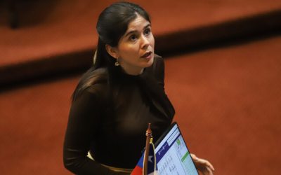 "¿Cómo es posible que seis ministros de Estado estén deliberando sobre el futuro de Chile en reuniones a puertas cerradas con empresarios? (...) El Presidente tiene la oportunidad de iniciar la segunda mitad de su mandato con un Gabinete renovado que restaure la confianza en el Congreso", expresaron.