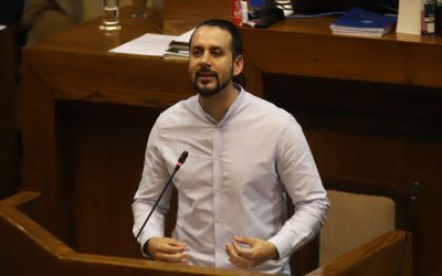 El diputado Andrés Giordano discutió este miércoles su posible candidatura a la presidencia del Frente Amplio (FA), el nuevo partido oficialista que se formó este lunes con la fusión de Convergencia Social y Revolución Democrática.
