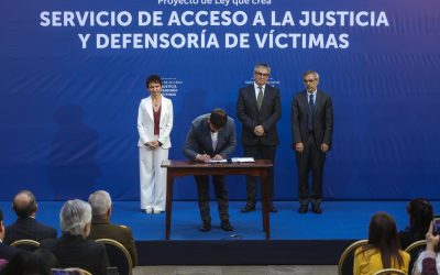 Firma del proyecto que crea el Servicio Nacional de Acceso a la Justicia y la Defensoría de las Víctimas.