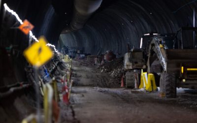 Rescataron a los 41 trabajadores indios, quienes baja una ola de aplausos fuero saliendo uno a uno del colapsado túnel bajo el Himalaya.