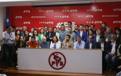 Desde la Plaza de la Constitución, los aspirantes a las alcaldías de Santiago, Estación Central y Valparaíso por el Partido Socialista (PS) han solicitado la convocatoria de primarias dentro del bloque oficialista.