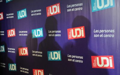 La bancada de la Unión Demócrata Independiente (UDI) criticó duramente a la diputada comunista Carmen Hertz, quien en el programa "Desde la Redacción" de La Tercera expresó que no puede calificar al gobierno de Maduro como una dictadura, destacando la institucionalidad y la mayor libertad de expresión en Venezuela en comparación con Chile.