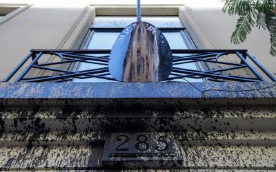 Vandalizan Embajada de Argentina: "Fuera Milei".