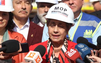 Durante las festividades de Año Nuevo, se proyecta que más de 460 mil vehículos abandonen la región Metropolitana. Ante este escenario, las autoridades han implementado varias acciones en las carreteras para aliviar la congestión vial.
