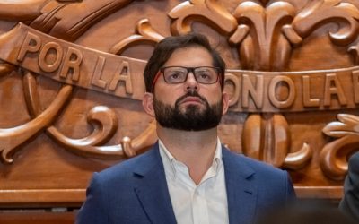 Boric envía su "respeto y más profundas condolencias" a familia de piloto fallecido en Talca.