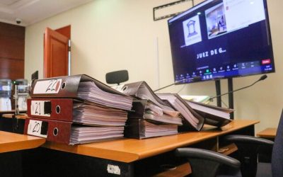 El diputado Leonidas Romero enfrenta una querella por injurias y una solicitud de desafuero interpuestas por el gobernador Rodrigo Díaz. Estas acciones legales se originan después de que Díaz acusara al parlamentario de difundir falsedades sobre el caso Convenios.