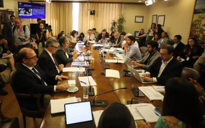 Asesor del Gobierno recibió llamada de director de Larraín Vial durante discusión de reforma previsional.