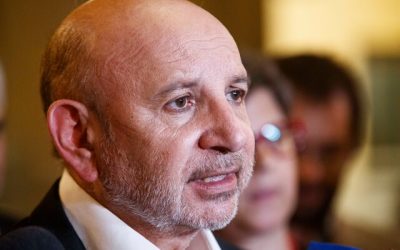 Senador Castro exige castigar la venta ilegal de medicamentos