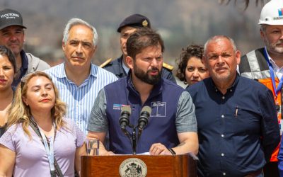 Presidente agradece a Codelco disposición de maquinaria para remover escombros de los incendios.