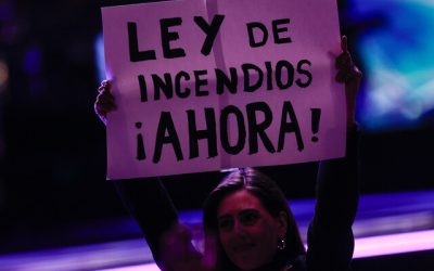 Durante la primera noche de Viña 2024, se produjo un momento bastante comentado protagonizado por la alcaldesa Macarena Ripamonti y un llamativo cartel.